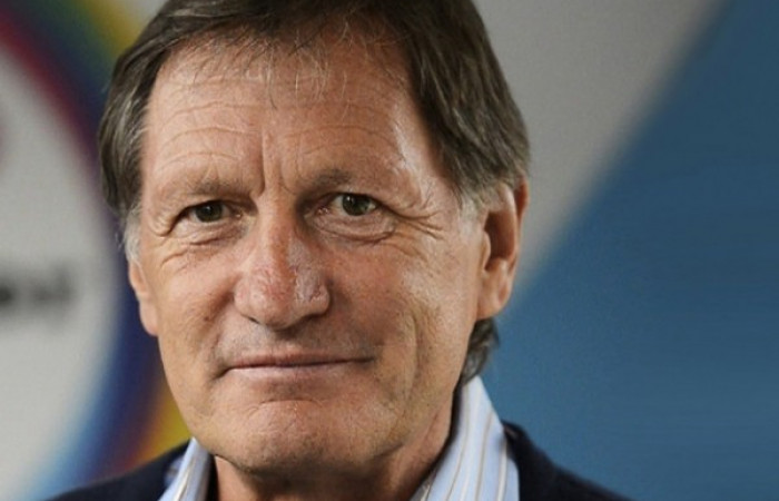 Franz Klammer
Olympiasieger, Skilegende, Gründer der Franz Klammer Foundation
Erfolg bedeutet für mich Disziplin, Risikobereitschaft, Durchhaltevermögen und keine Angst vor Niederlagen zu haben. Man darf negative Konsequenzen nicht scheuen.