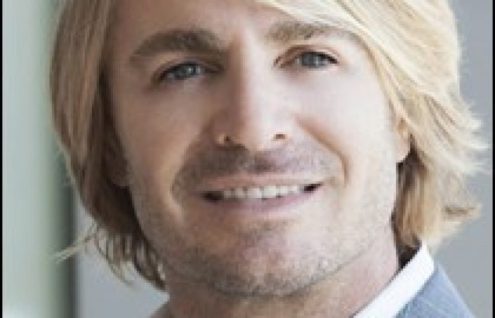 Leo Hillinger
Önologe, Inhaber Weingut Leo Hillinger
Kopien werden meistens schlechter als das Original, und es ist eigentlich überhaupt nicht möglich, etwas so Komplexes wie einen Betrieb zu kopieren.