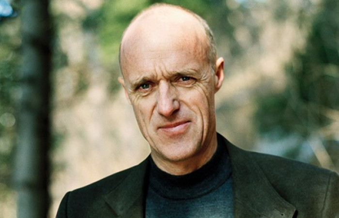 Anton Innauer
Olympiasieger, Autor, Sport-Manager
Wenn man Talente mitbekommen hat und sich selbst zum Workaholic erklärt, ist es gar nicht so schwierig, kommerziellen und gesellschaftlichen Erfolg zu erzielen.